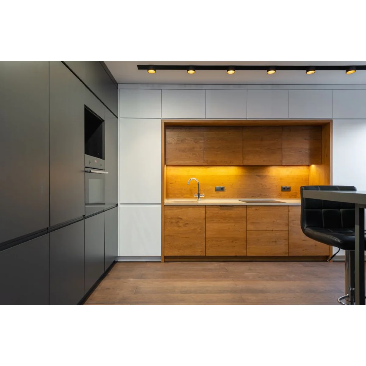 Custom Kitchen Built-in Cabinets
